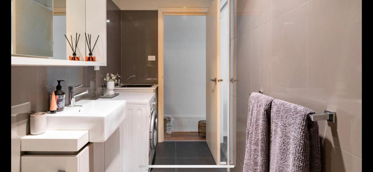 The Pas.Coe - A Stylish 1 Bedroom Unit With Free Parking. メルボルン エクステリア 写真